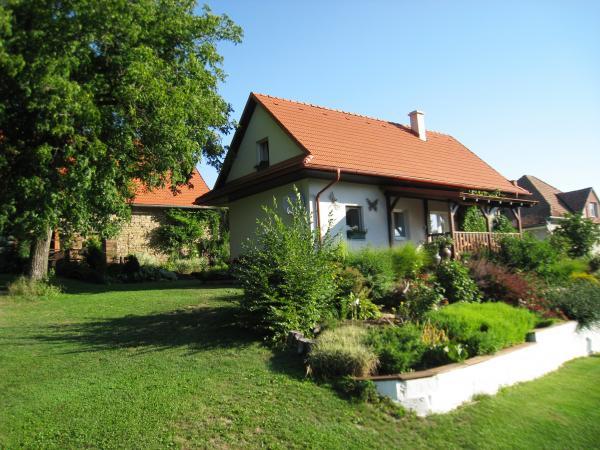 chaty a chalupy na slovensku s bazenom Atraktivní pronájmy chat s bazénem chaty s vlastním bazénem jsou ideální volbu nejen pro rodiny s dětmi moře na zahradě přináší řadu vodních radovánek a to jak pro děti, tak pro dospělé. chaty a chalupy na slovensku s bazenom Atraktivní pronájmy chat s bazénem chaty s vlastním bazénem jsou ideální volbu nejen pro rodiny s dětmi moře na zahradě přináší řadu vodních radovánek a to jak pro děti, tak pro dospělé.